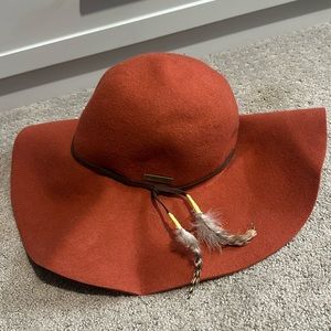 Rust colored felt billabong hat